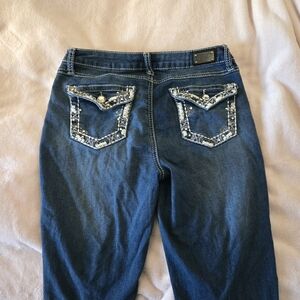 Embroidered Pocket Blue Capri Jeans For Women